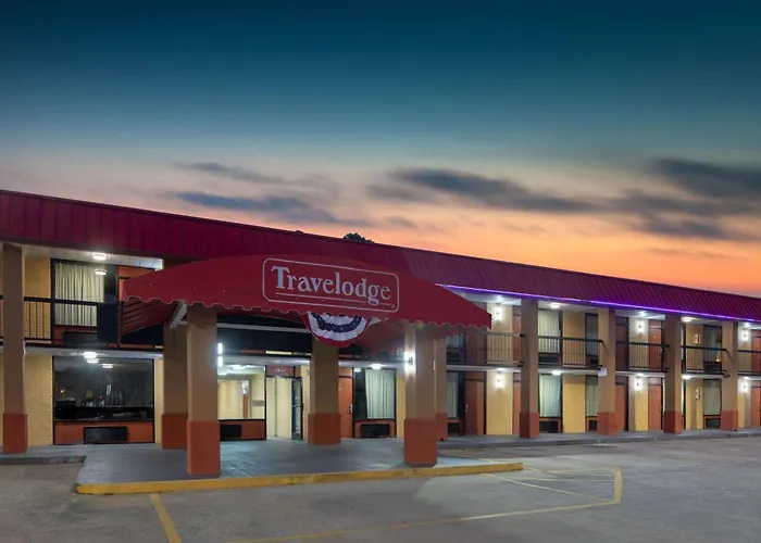 Pet Friendly hotel: Travelodge By Wyndham Savannah Area/Richmond Hill